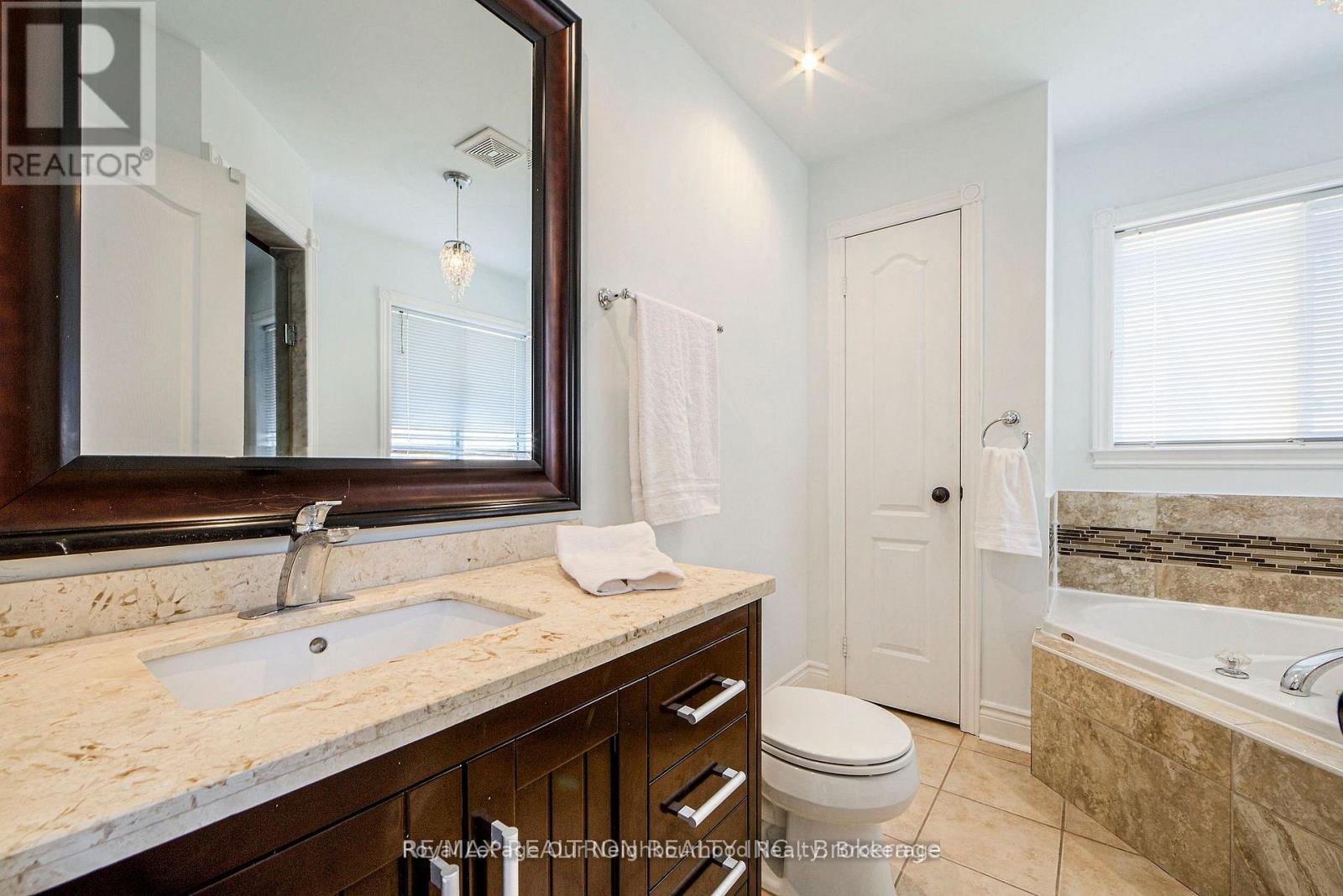 Upper - 269 Treasure Road E, Vaughan, Ontario  L6A 3K8 - Photo 8 - N13614466