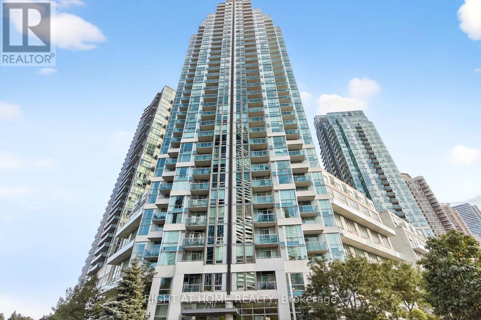 717 - 220 BURNHAMTHORPE ROAD W, Mississauga (City Centre)