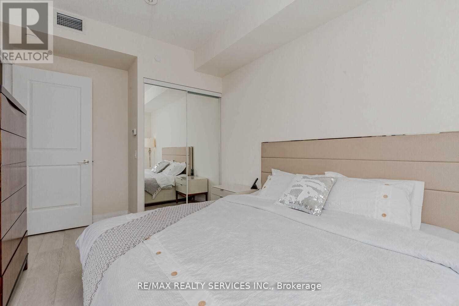 2517 - 35 Watergarden Drive, Mississauga, Ontario  L5R 0G8 - Photo 11 - W13614460