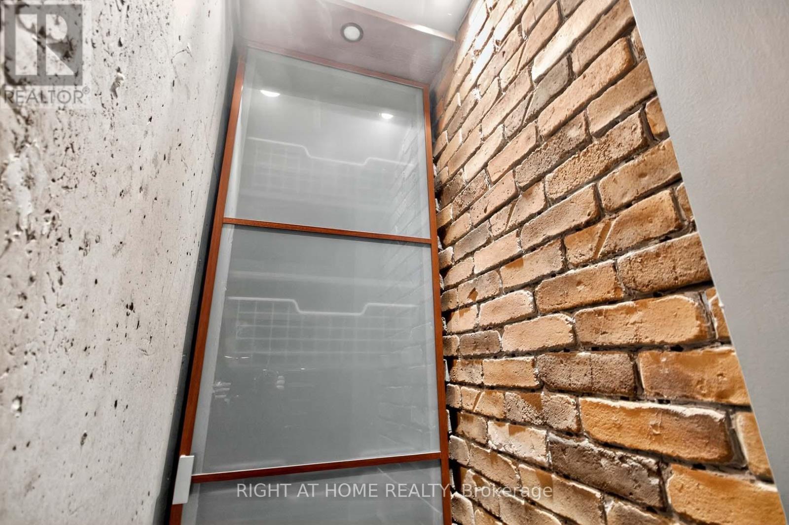 717 - 220 Burnhamthorpe Road W, Mississauga, Ontario  L5B 4N4 - Photo 9 - W13614464