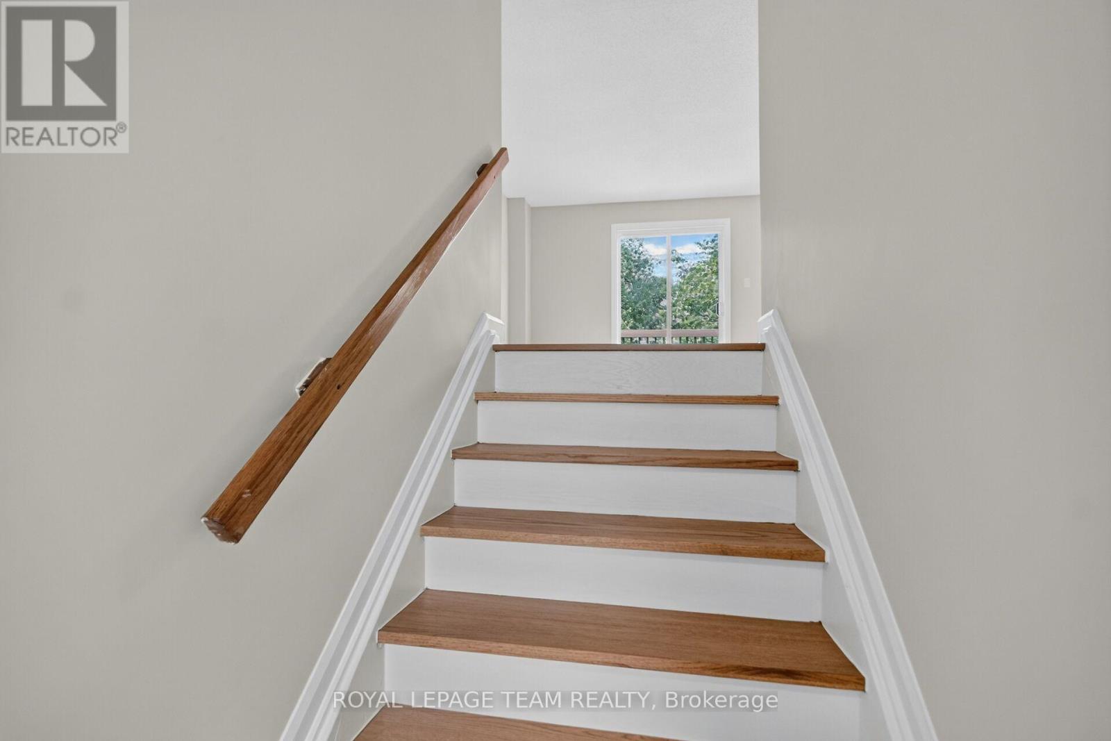 85 Glen Park Drive, Ottawa, Ontario  K1B 3Z1 - Photo 5 - X13614604