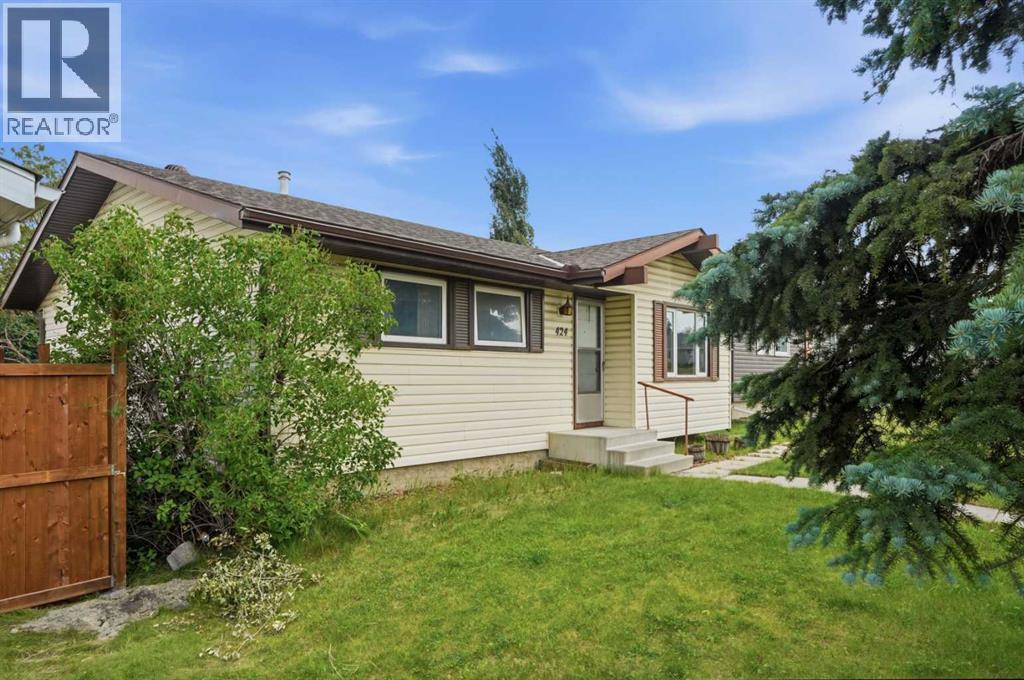 424 Acacia Drive SE, Airdrie, Alberta  T4B 1E9 - Photo 3 - A2331257
