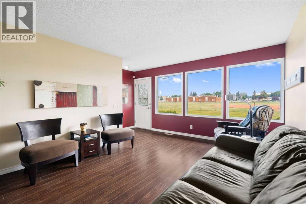 3032 32a Avenue SE, Calgary, Alberta  T2B 0J3 - Photo 5 - A2332512