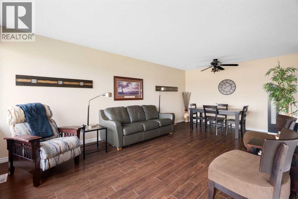 3032 32a Avenue SE, Calgary, Alberta  T2B 0J3 - Photo 6 - A2332512