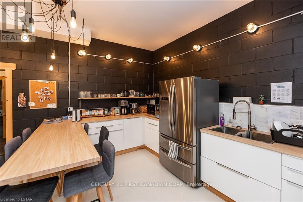 Atrium - 28 Princess Avenue, St. Thomas, Ontario  N5R 3V4 - Photo 10 - X13614718