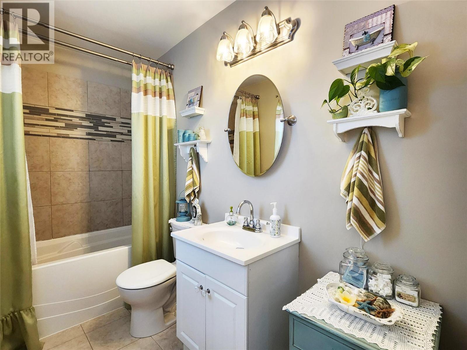 275 10th Avenue, Montrose, British Columbia  V0G 1P0 - Photo 31 - 10389597