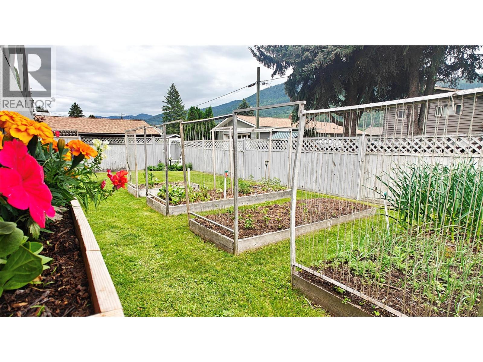 275 10th Avenue, Montrose, British Columbia  V0G 1P0 - Photo 44 - 10389597