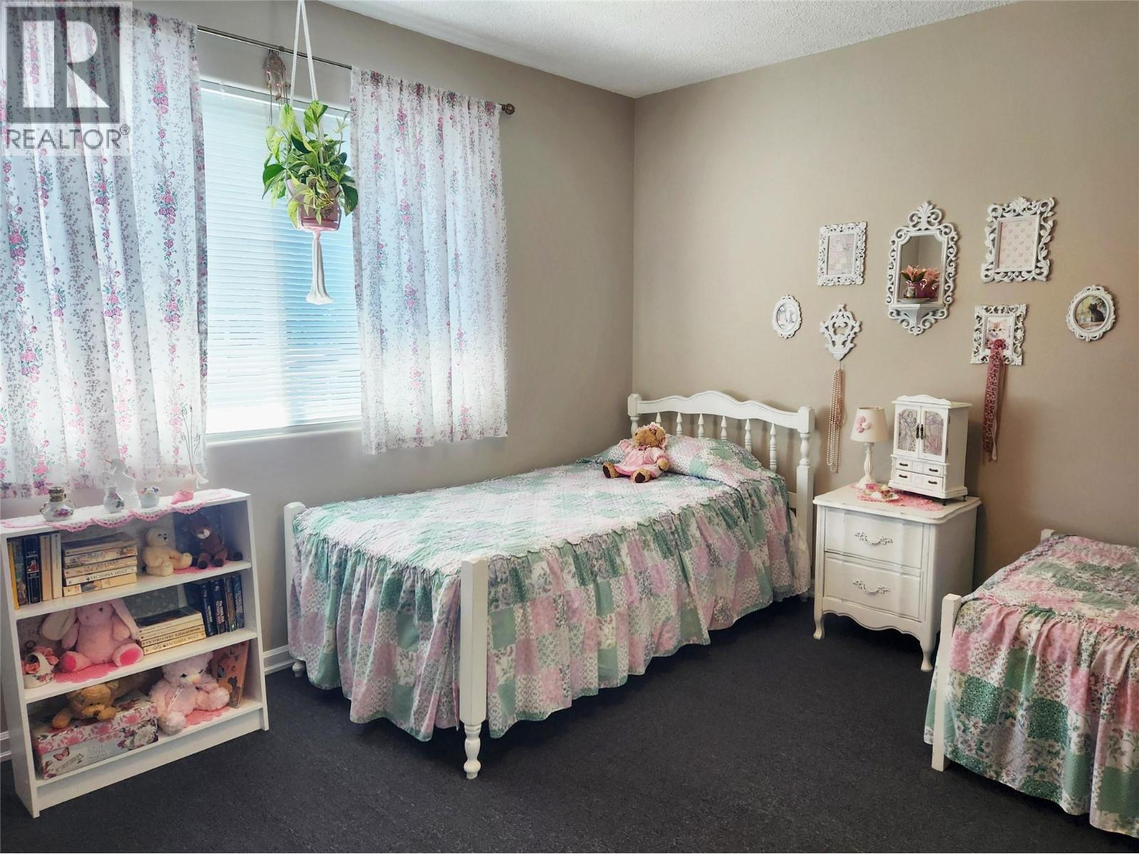 275 10th Avenue, Montrose, British Columbia  V0G 1P0 - Photo 27 - 10389597