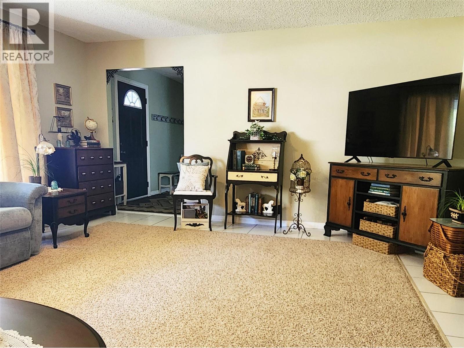 275 10th Avenue, Montrose, British Columbia  V0G 1P0 - Photo 8 - 10389597