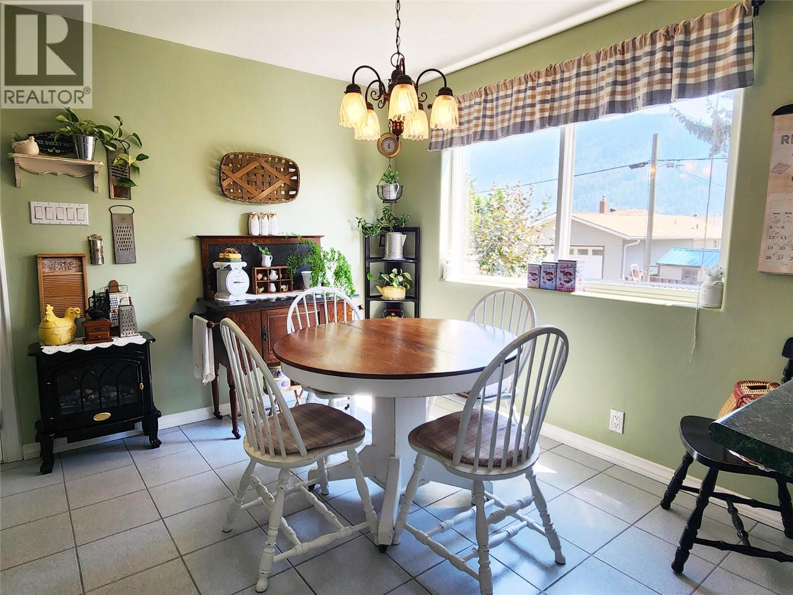 275 10th Avenue, Montrose, British Columbia  V0G 1P0 - Photo 19 - 10389597