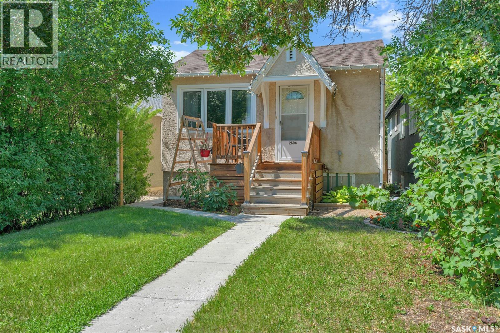 2604 Robinson Street, Regina, Saskatchewan S4T 2R4 - Photo 2 - SK043140