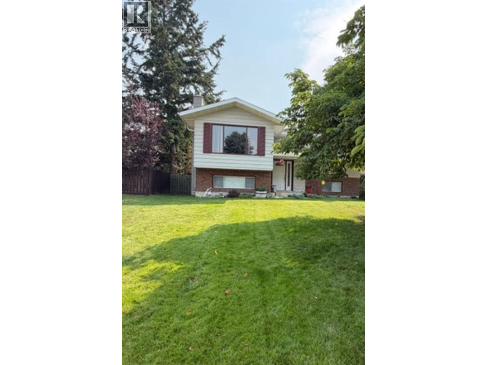 1317 16th Street S, Cranbrook, British Columbia  V1C 5K5 - Photo 1 - 10396128