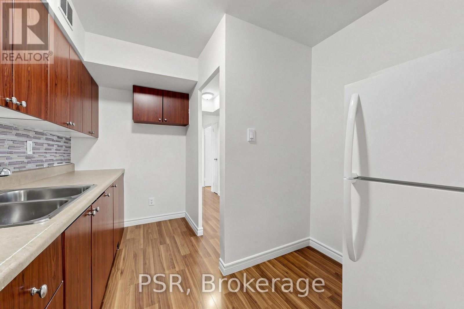 210 - 240 Markland Drive, Toronto, Ontario  M9C 1R3 - Photo 8 - W13614682