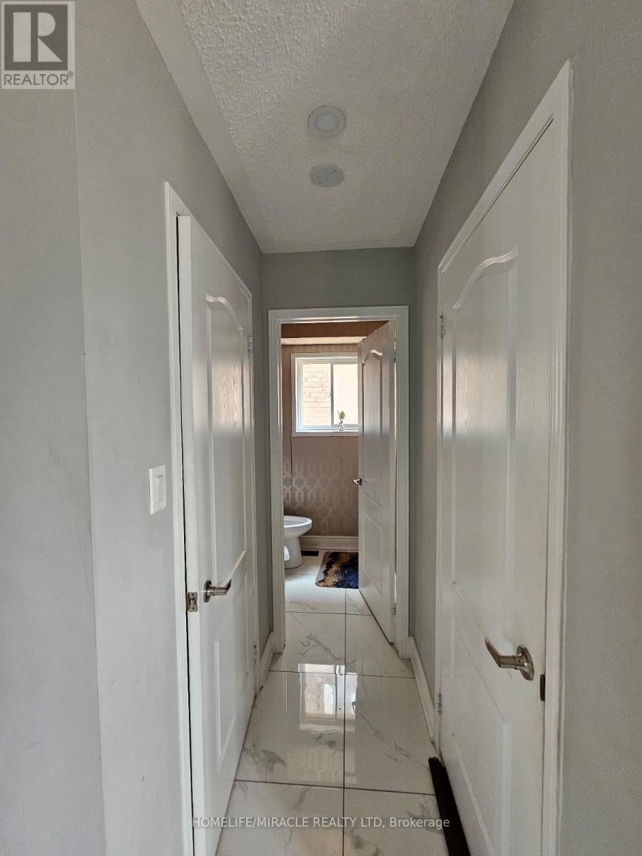 20 Summer Mist Court, Brampton, Ontario  L6R 2Z1 - Photo 15 - W13614754
