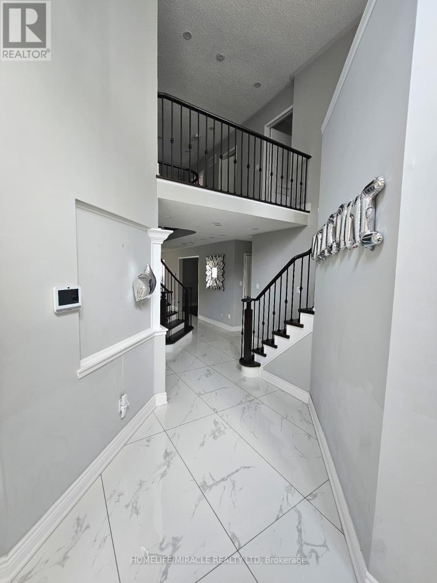 20 Summer Mist Court, Brampton, Ontario  L6R 2Z1 - Photo 3 - W13614754