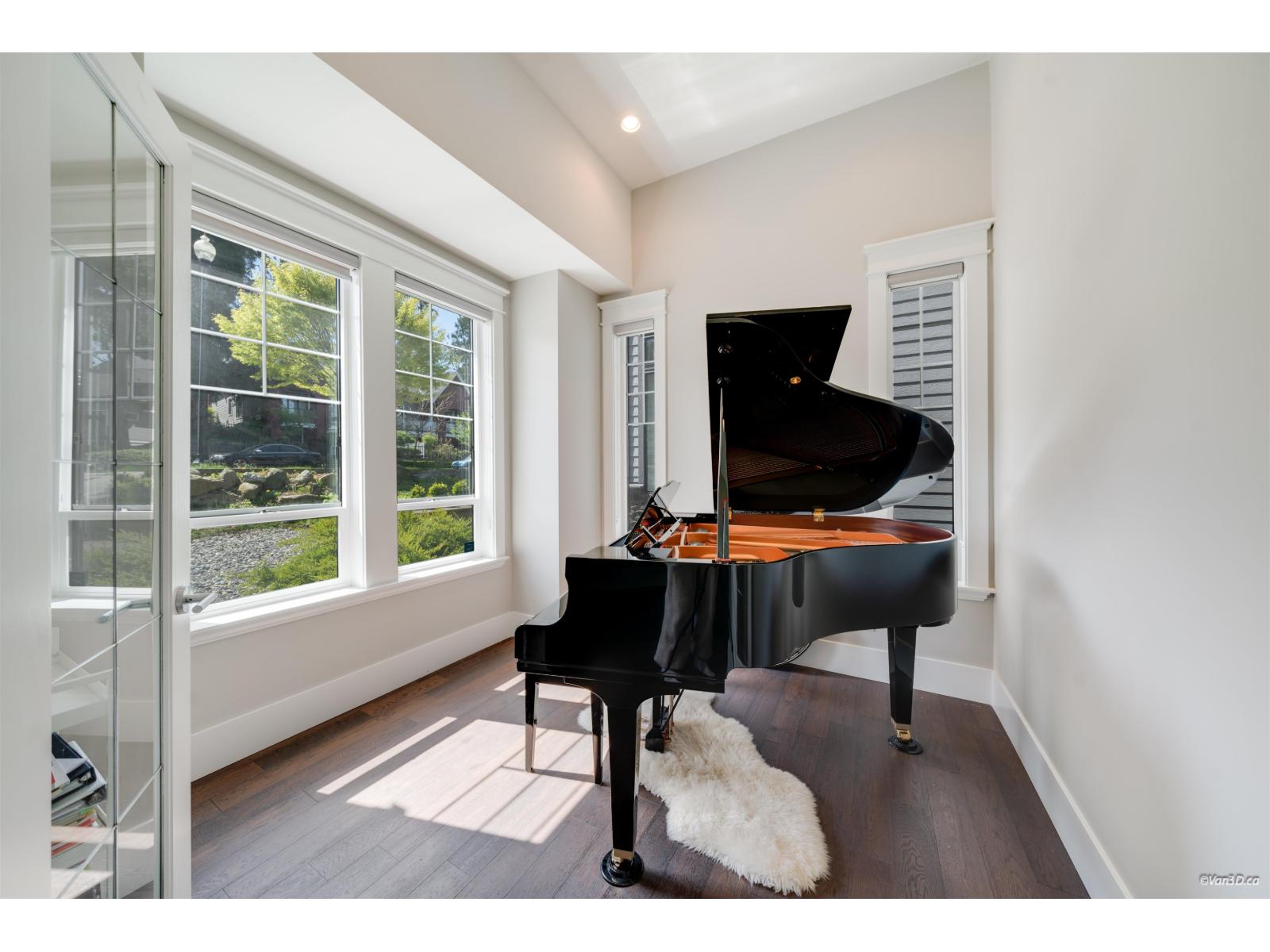 2862 Helc Place, Surrey, British Columbia V3Z 0C6 - Photo 2 - R3114616
