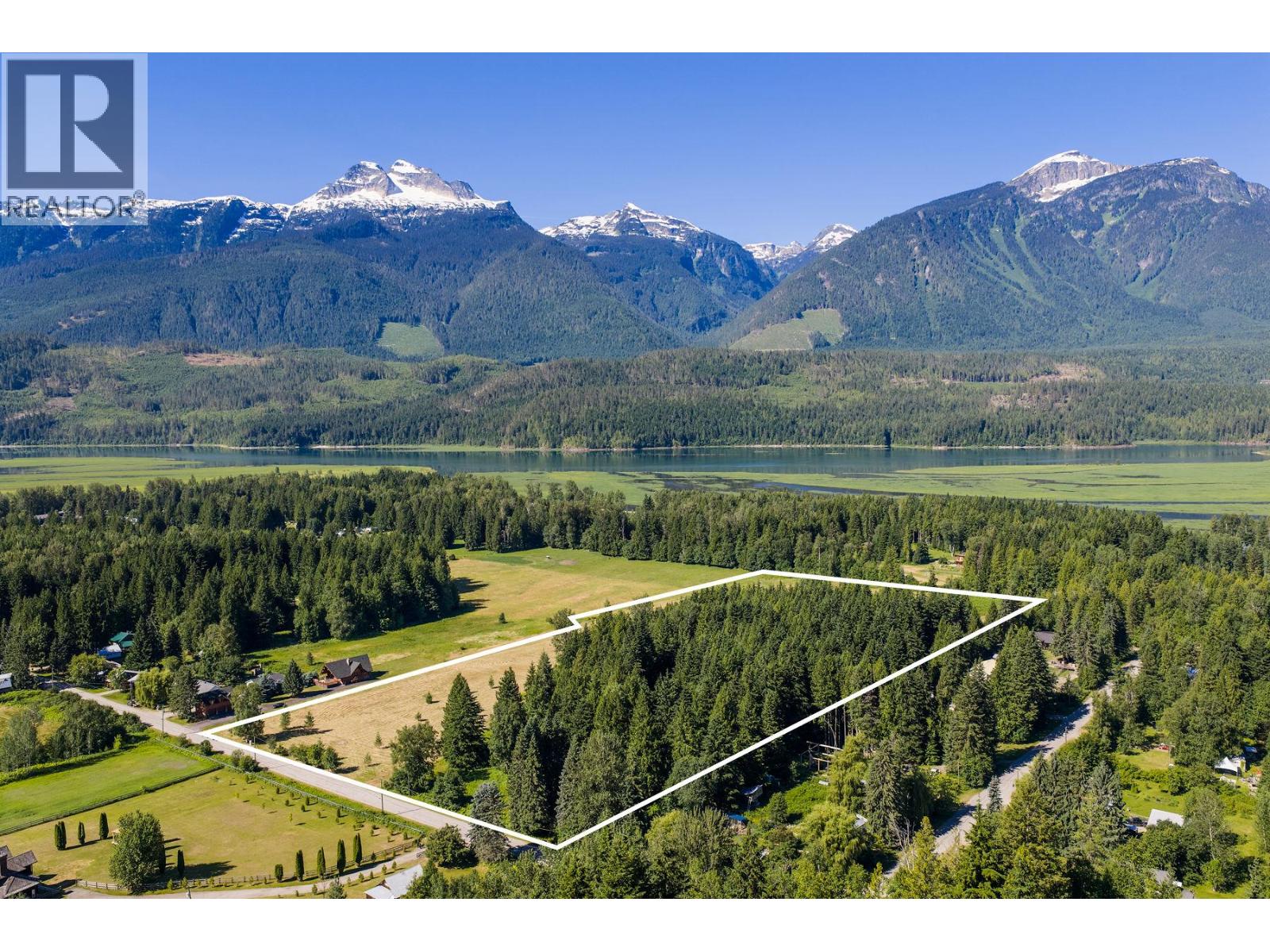 3309 Catherwood Road, Revelstoke, British Columbia V0E 2S1 - Photo 2 - 10394067