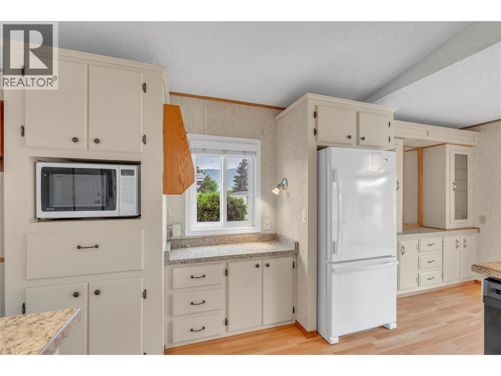 98 Okanagan Avenue E Unit# 25, Penticton, British Columbia  V2A 3J5 - Photo 3 - 10389882