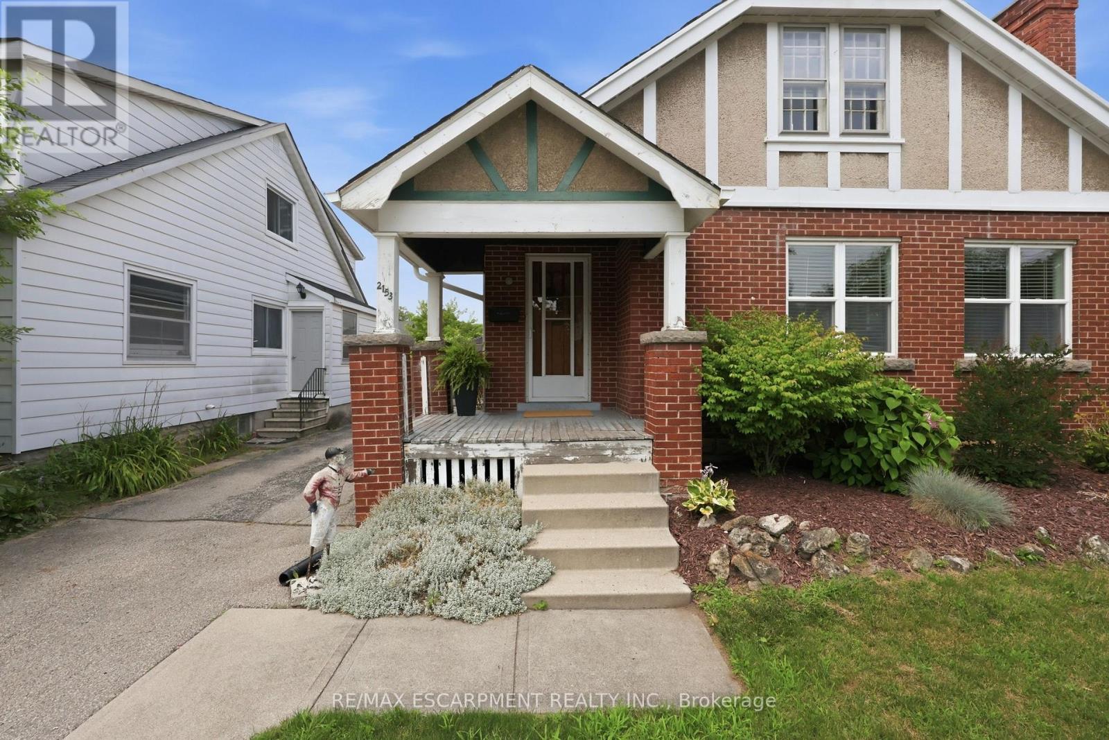 2153 Caroline Street, Burlington, Ontario  L7R 1L7 - Photo 4 - W13614372