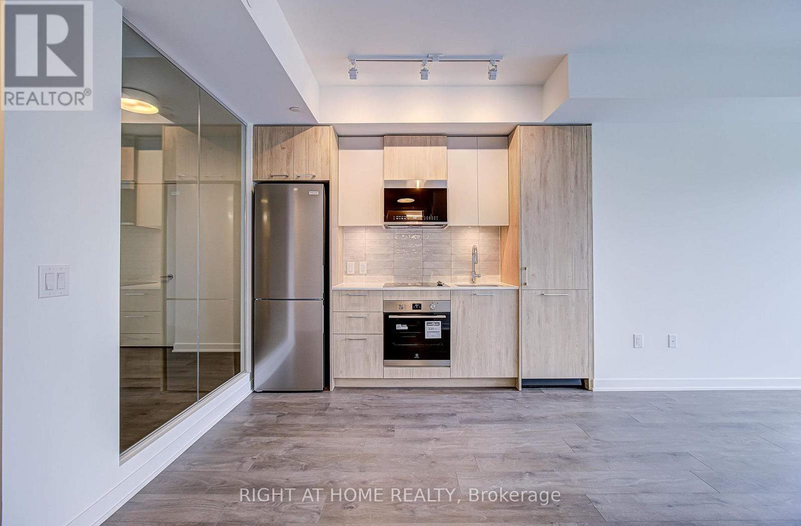 907 - 10 OAK STREET, Toronto (Regent Park)