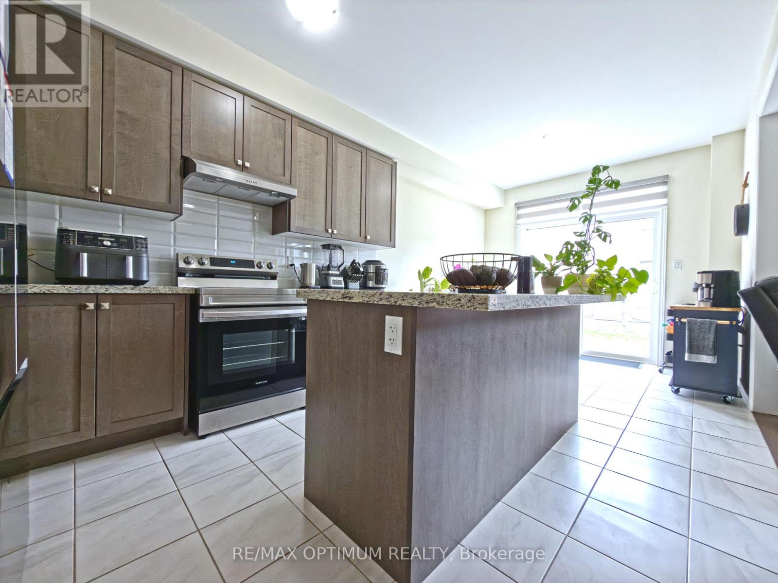 3 Armilia Place, Whitby, Ontario  L1P 0N9 - Photo 12 - E13601586