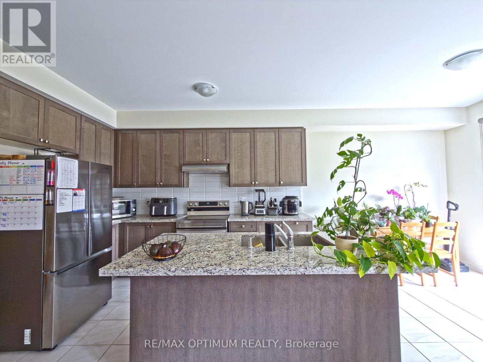 3 Armilia Place, Whitby, Ontario  L1P 0N9 - Photo 10 - E13601586