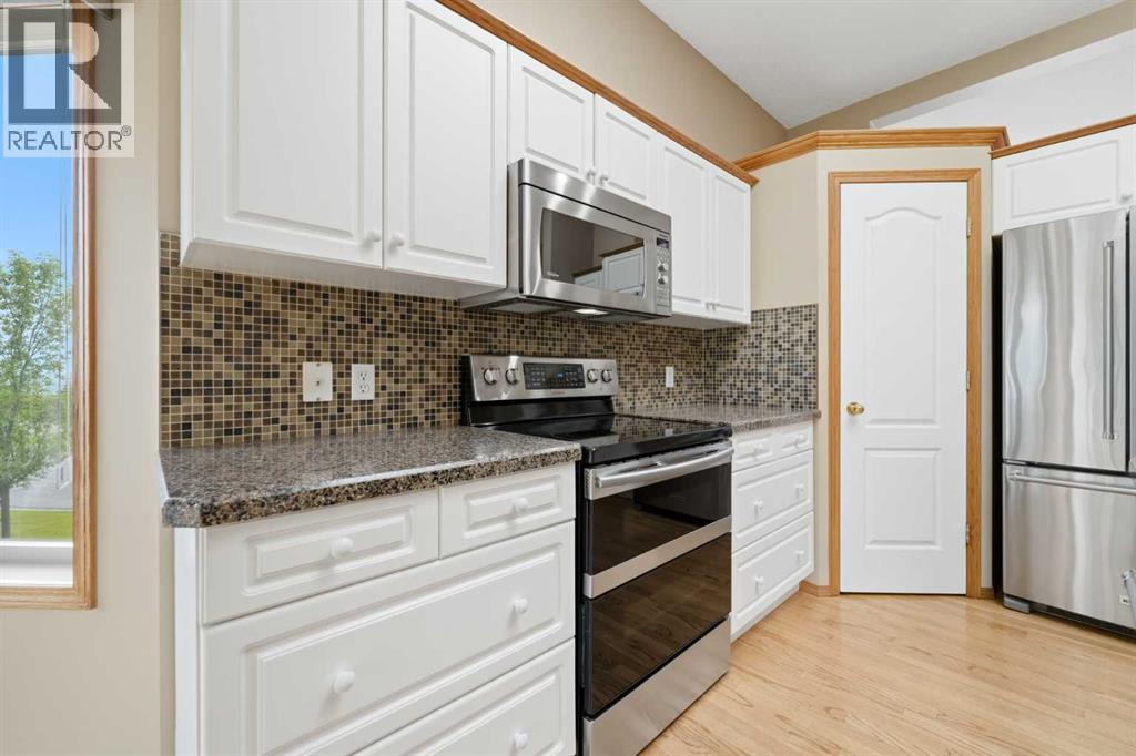 2 Eagleview Way, Cochrane, Alberta  T4C 1P5 - Photo 10 - A2328457