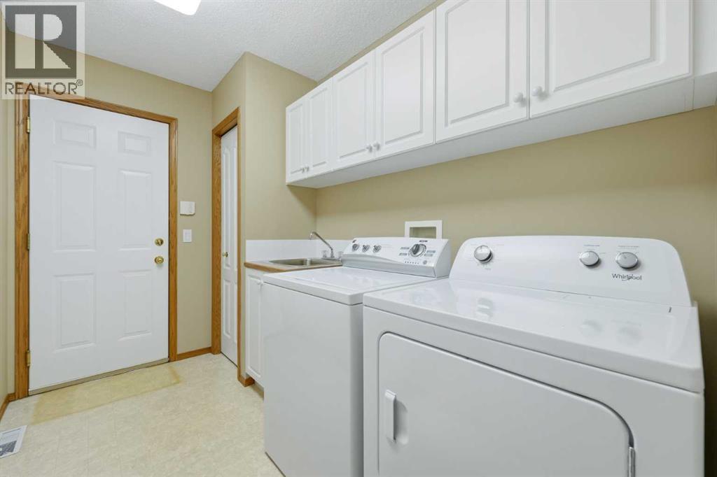 2 Eagleview Way, Cochrane, Alberta  T4C 1P5 - Photo 31 - A2328457