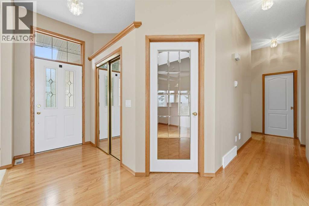 2 Eagleview Way, Cochrane, Alberta  T4C 1P5 - Photo 4 - A2328457
