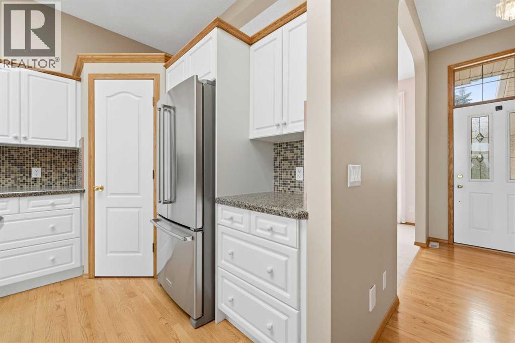 2 Eagleview Way, Cochrane, Alberta  T4C 1P5 - Photo 9 - A2328457