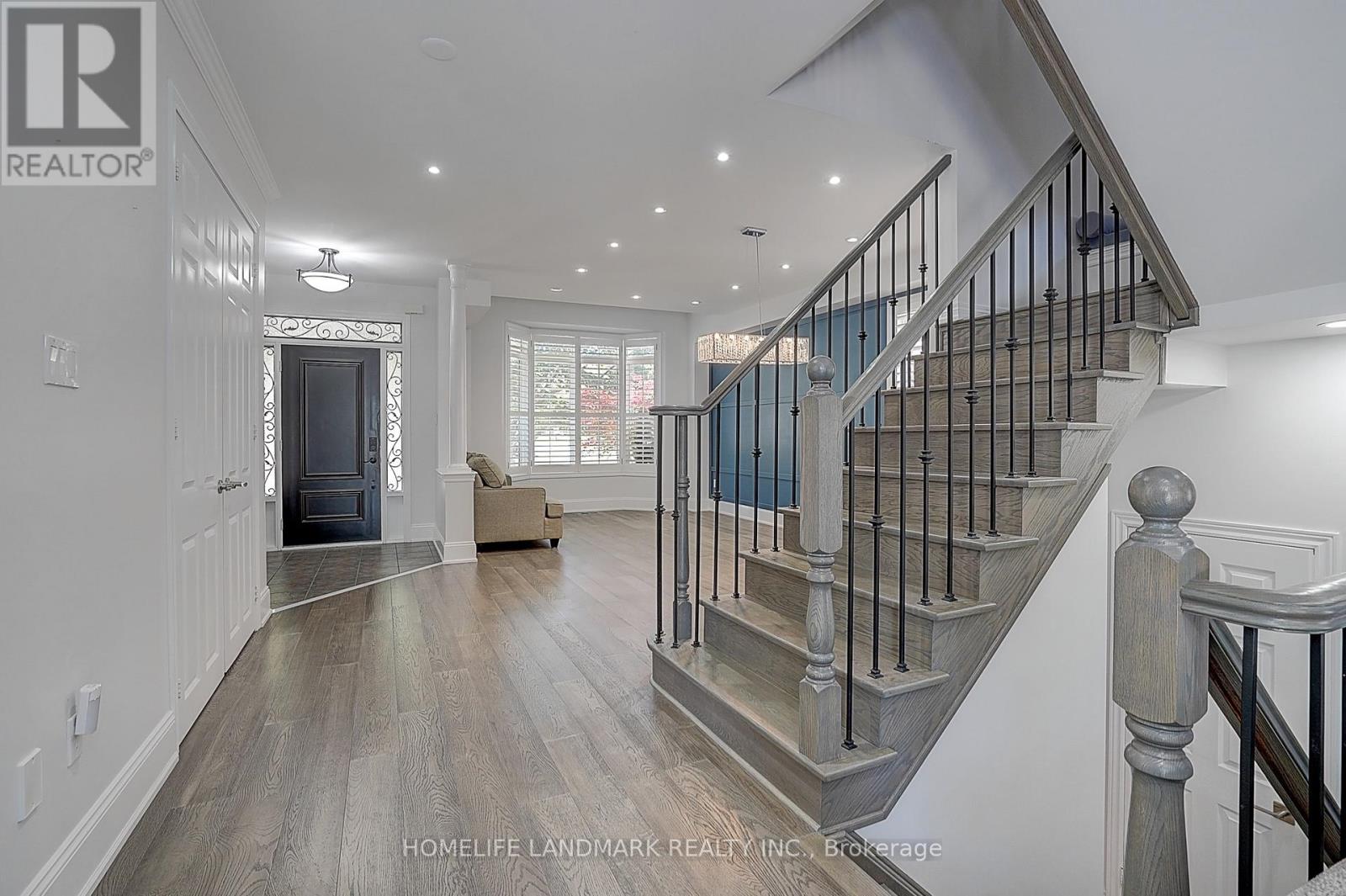 28 Hunwicks Crescent, Ajax, Ontario  L1Z 0E4 - Photo 3 - E13614876