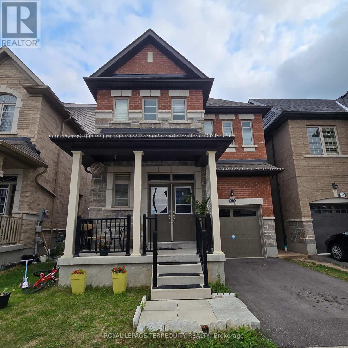 1077 Skyridge Boulevard, Pickering, Ontario  L1X 0M8 - Photo 2 - E13612888