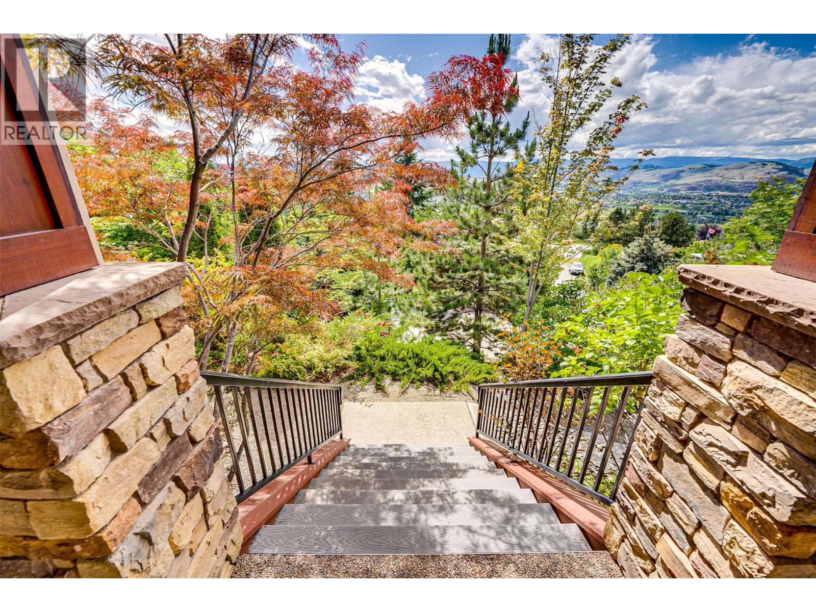 677 Cypress Drive, Vernon, British Columbia  V1B 3Y5 - Photo 4 - 10391239