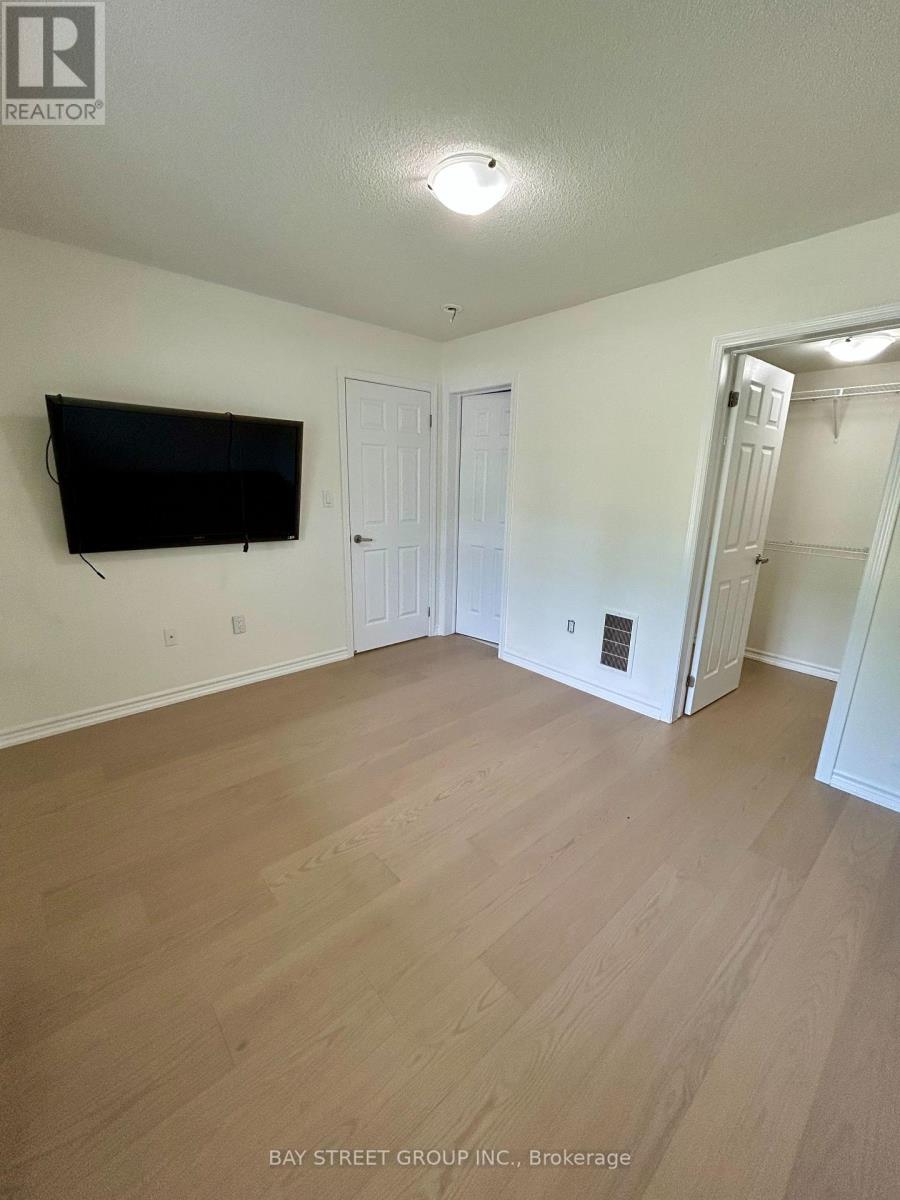2464 Fall Harvest Crescent, Pickering, Ontario  L1X 0G1 - Photo 3 - E13614896