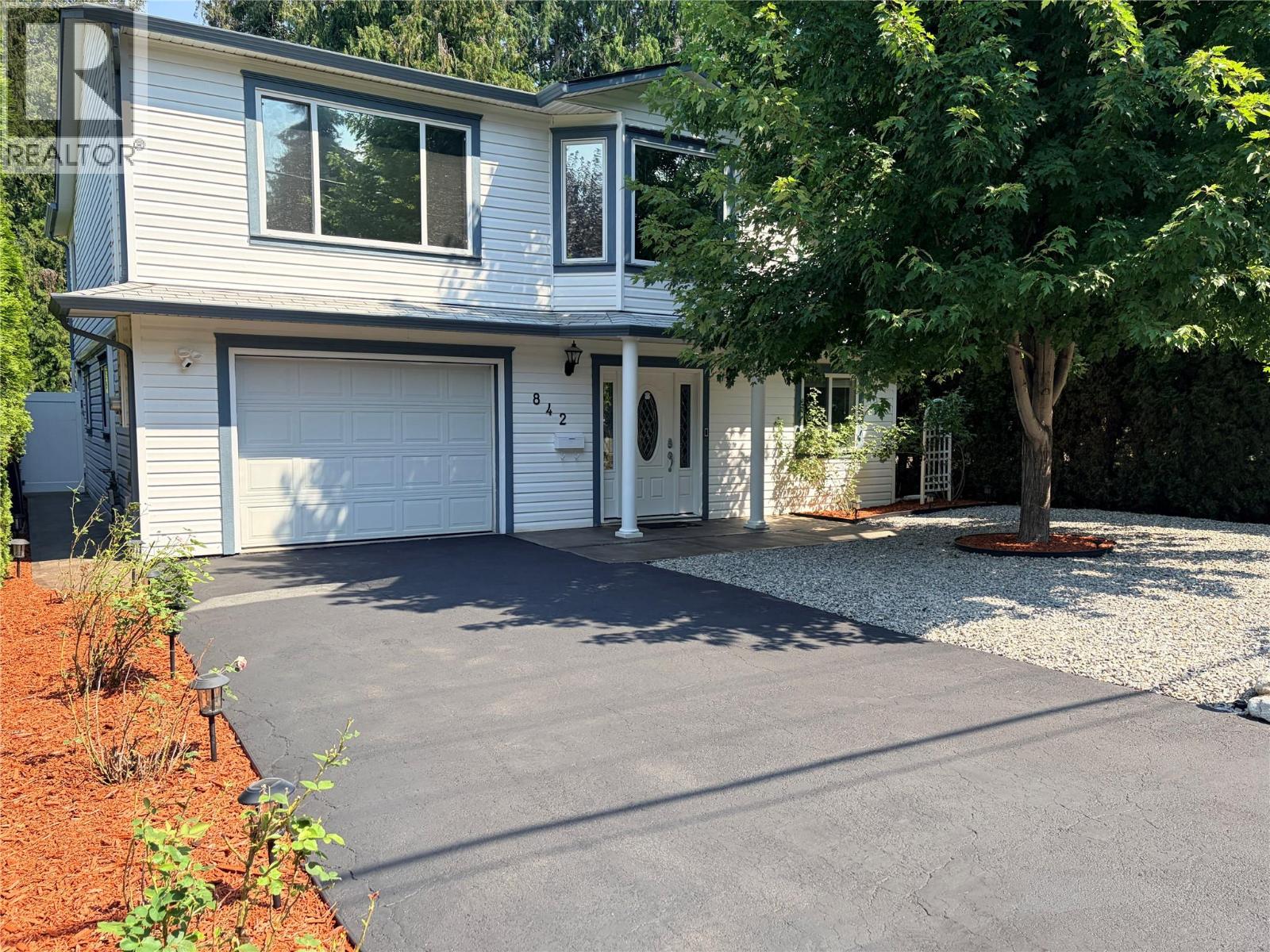 842 Raymer Road, Kelowna, British Columbia  V1W 1J8 - Photo 2 - 10394499