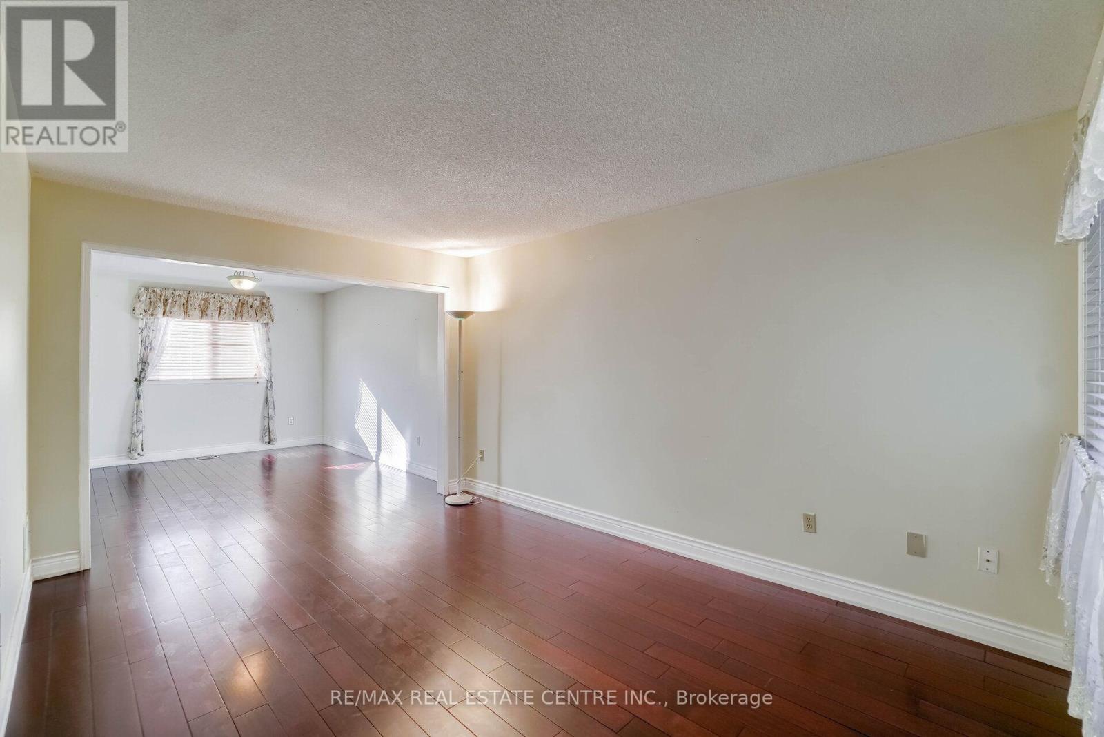3725 Althorpe Circle N, Mississauga, Ontario  L5N 7G5 - Photo 11 - W13614914