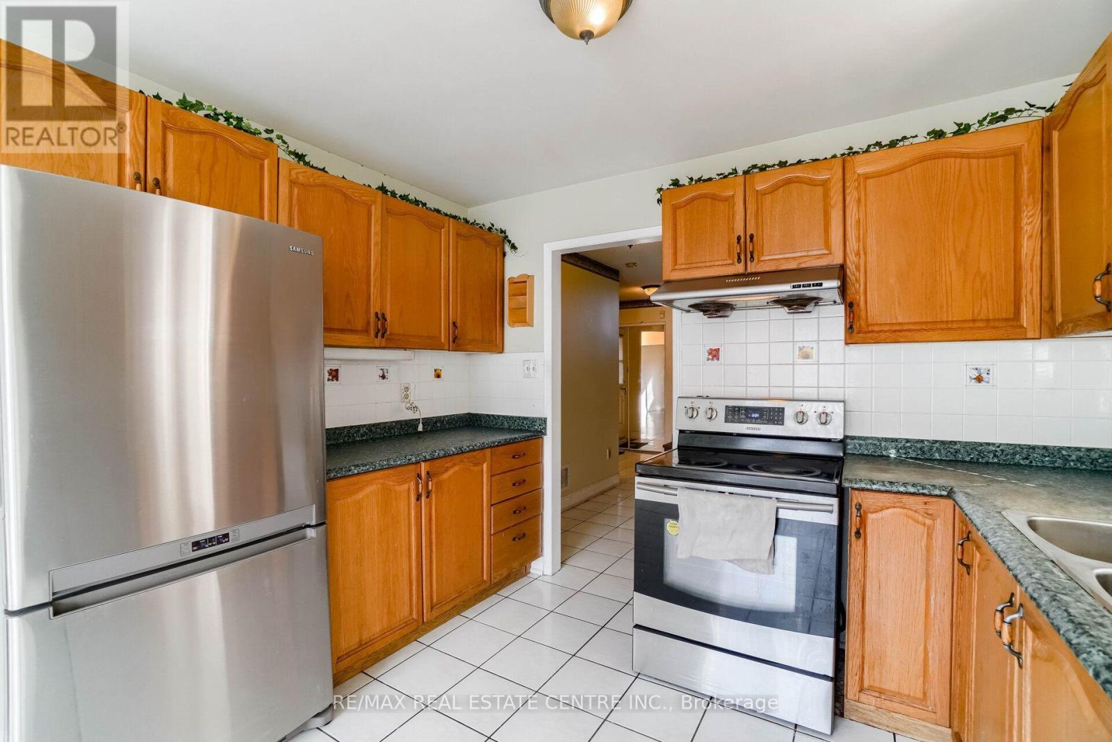 3725 Althorpe Circle N, Mississauga, Ontario  L5N 7G5 - Photo 17 - W13614914