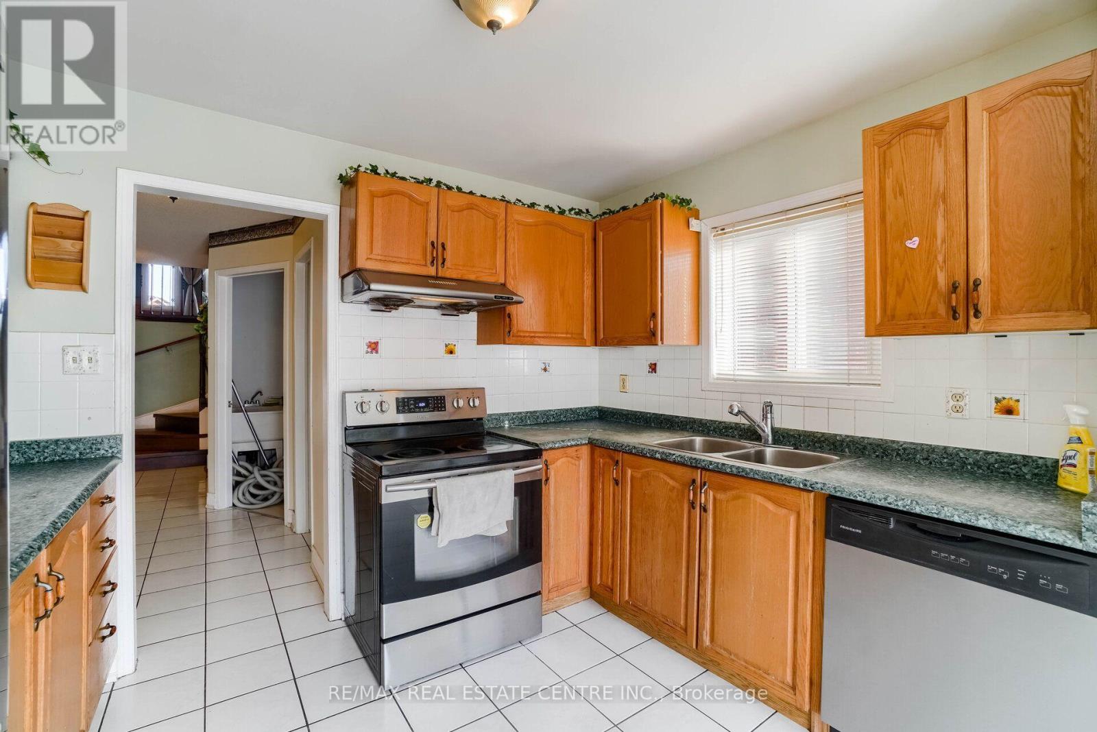 3725 Althorpe Circle N, Mississauga, Ontario  L5N 7G5 - Photo 18 - W13614914