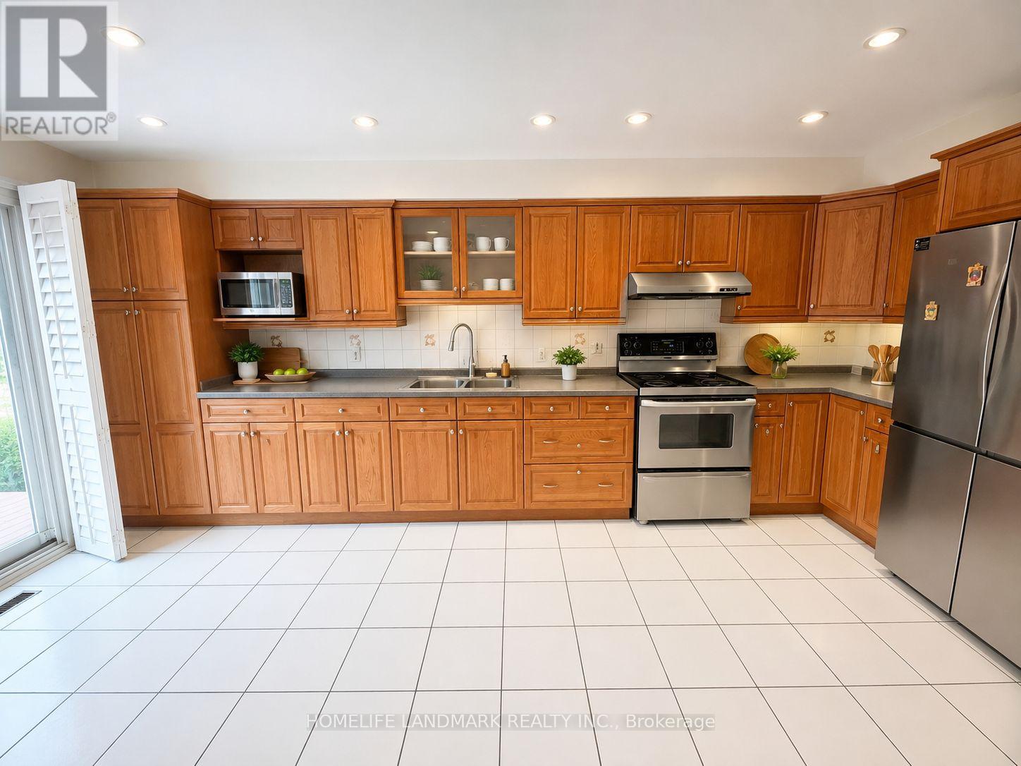 4674 Antelope Crescent, Mississauga, Ontario  L4Z 2X1 - Photo 2 - W13614934