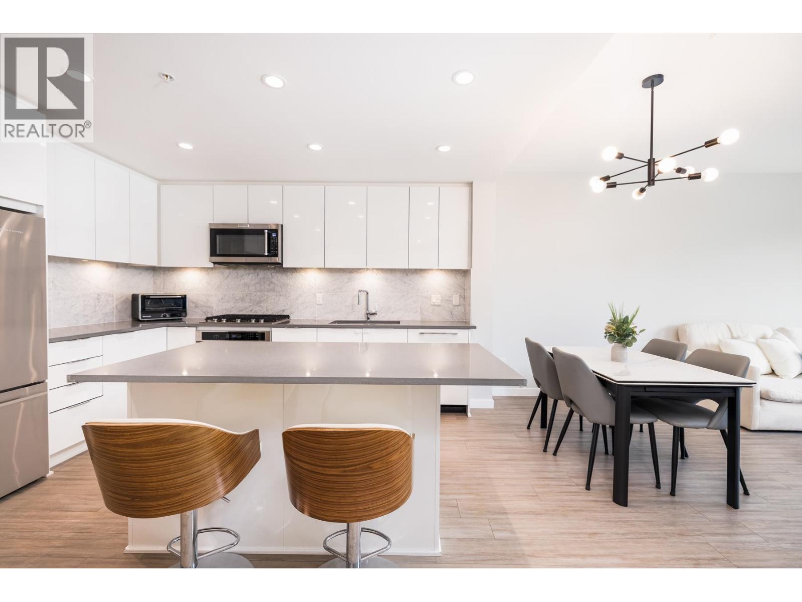 302 2651 LIBRARY LANE, North Vancouver, British Columbia