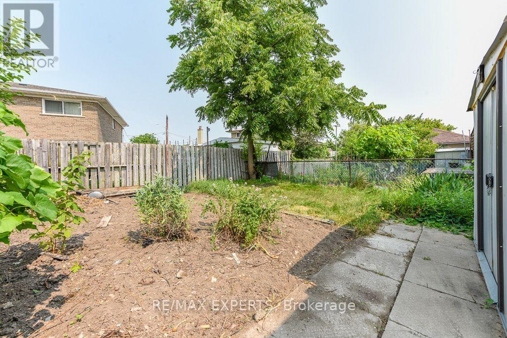 22 Rubydale Gardens, Toronto, Ontario  M9L 1B9 - Photo 19 - W13614938