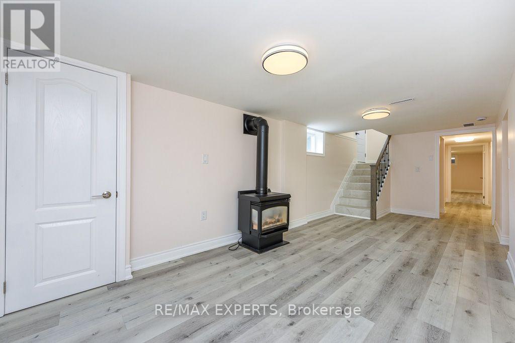 22 Rubydale Gardens, Toronto, Ontario  M9L 1B9 - Photo 4 - W13614938
