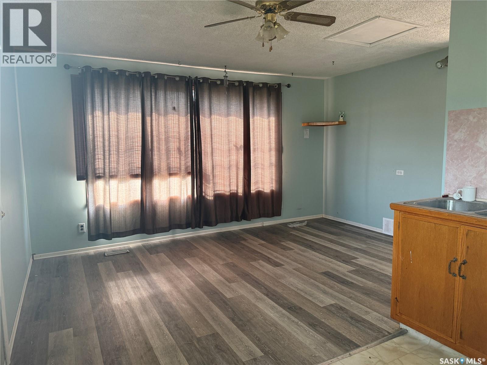 25 Home Street W, Moose Jaw, Saskatchewan  S6H 4X2 - Photo 3 - SK042632