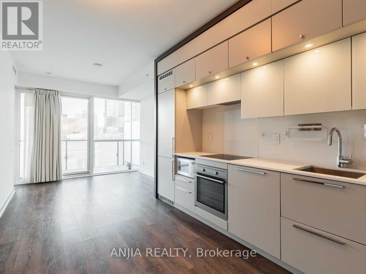 801 - 15 GRENVILLE STREET, Toronto, Ontario
