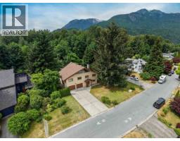 1464 MAPLE CRESCENT, Squamish, British Columbia