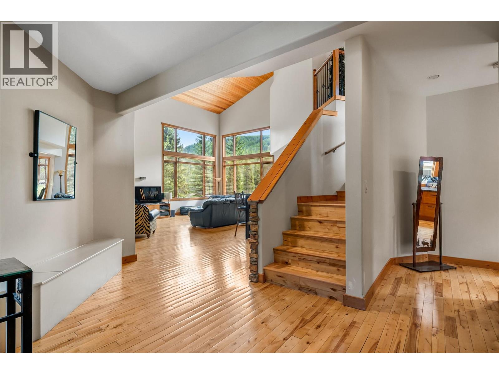1802 Greywolf Drive, Panorama, British Columbia  V0A 1T0 - Photo 2 - 10396017