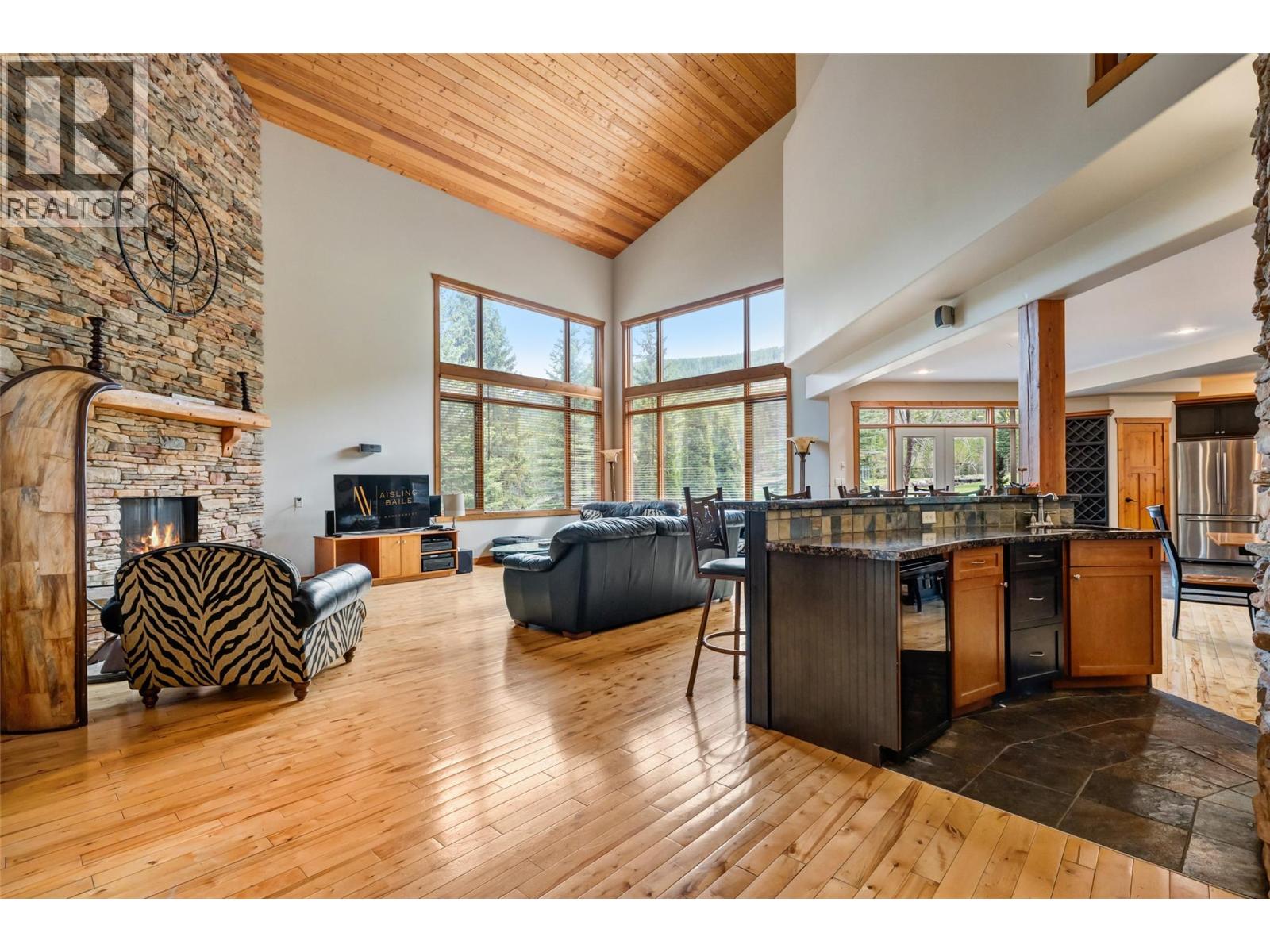 1802 Greywolf Drive, Panorama, British Columbia  V0A 1T0 - Photo 3 - 10396017