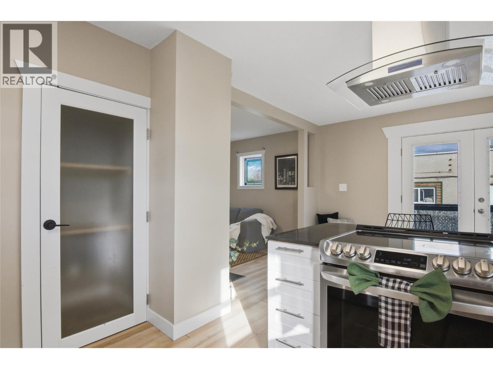 121 Willow Street, Kamloops, British Columbia V2B 4C6 - Photo 9 - 10395277