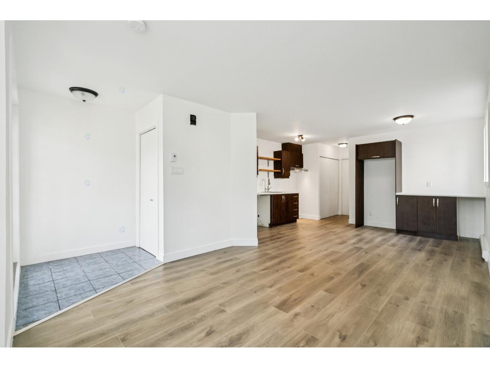 4905 Boul. St-Laurent Sainte-Catherine Quebec Canada J5C1S4 5