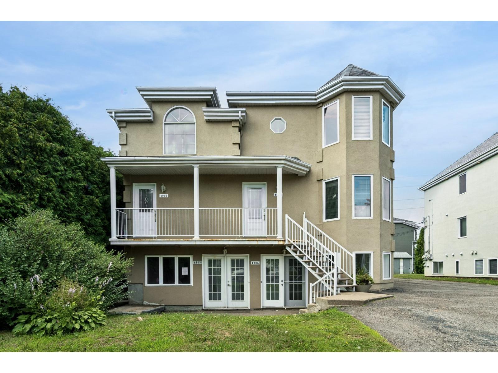 4905 Boul. St-Laurent Sainte-Catherine Quebec Canada J5C1S4 3